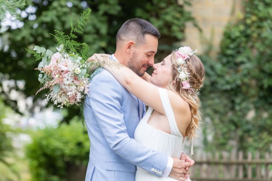 couple-heureux-mariage-nature-films-photography